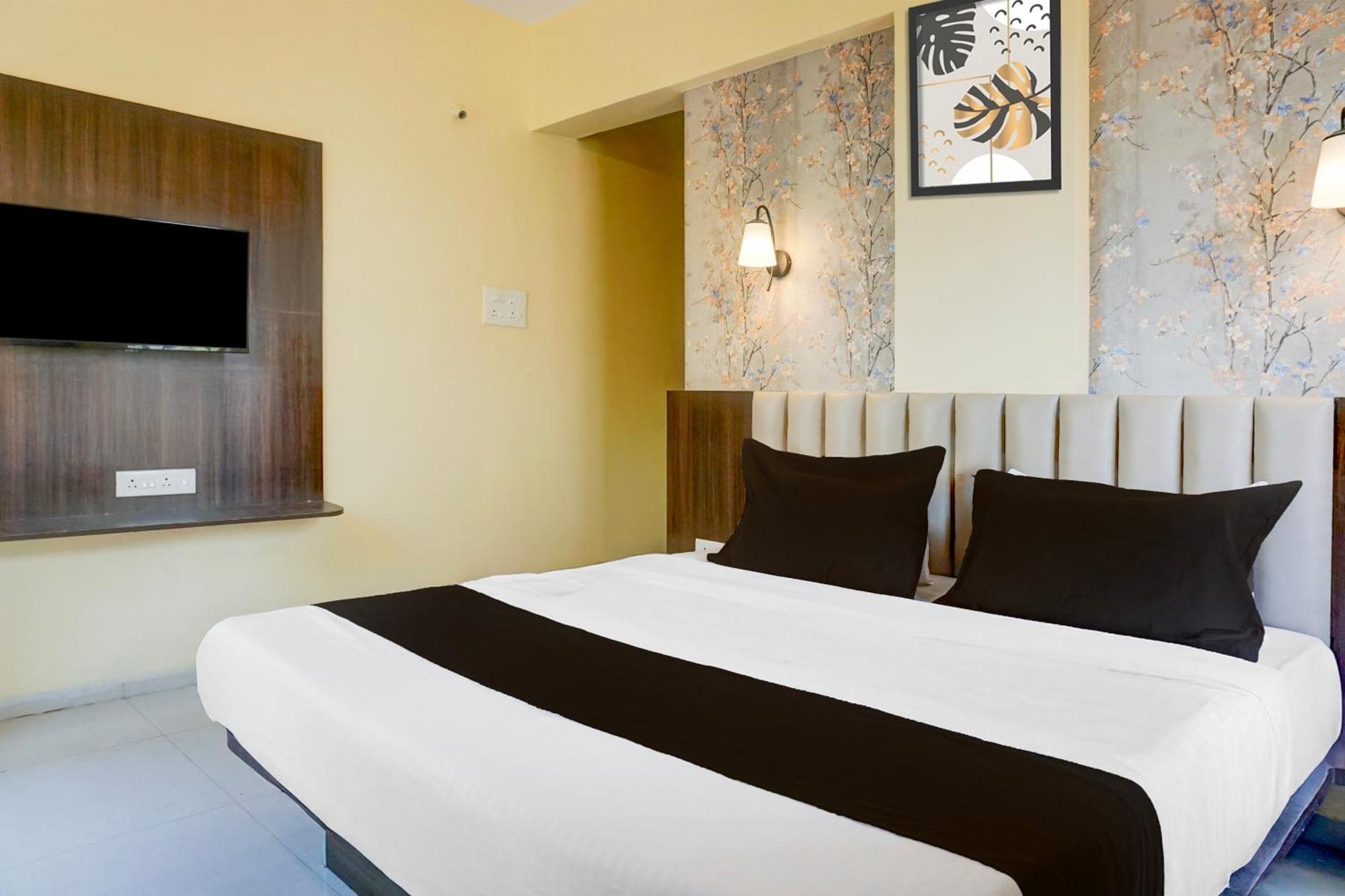Hotel Super Collection O Veerbhadra Nagar Baner à Méribel Village Extérieur photo